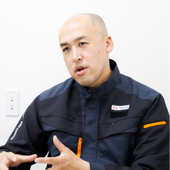 インタビューに応じる男性庫内オペレーター