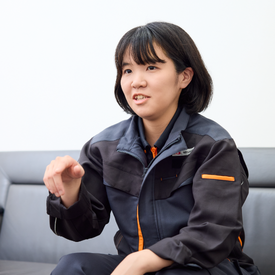 インタビューに応じる女性庫内オペレーター