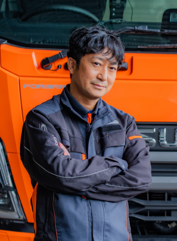 プロ雀士の道を捨て物流の世界へ